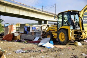Се отстранува дивата депони_а под Железничка (4)