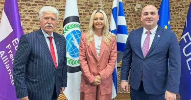 Ердоган Сарач во Грција на средба со Партијата за пријателство, еднаквост и мир (DEB)